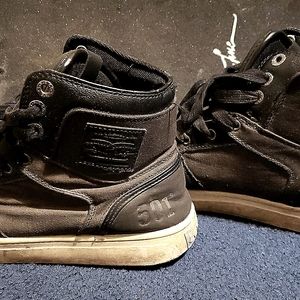 Levi's Hightops, style 501, side 9 men, Black.